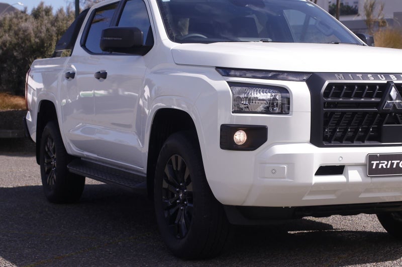 2026 Mitsubishi Triton GLX SPORT 4WD 6AT image 2