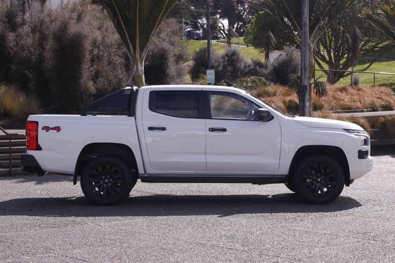 2026 Mitsubishi Triton GLX SPORT 4WD 6AT image 3