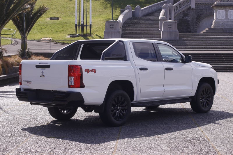 2026 Mitsubishi Triton GLX SPORT 4WD 6AT image 4