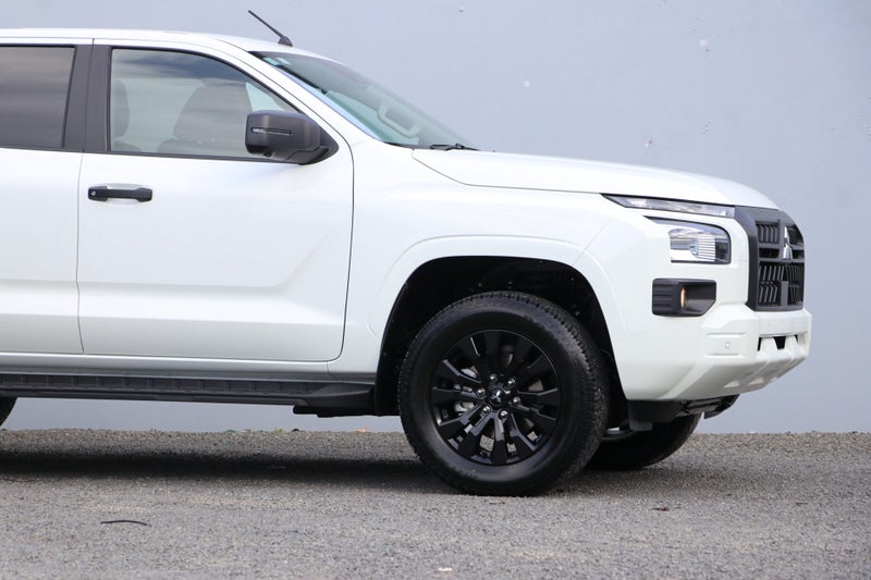 2026 Mitsubishi Triton GLX SPORT 4WD 6At ( GLXS ) image 4