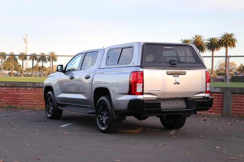 2026 Mitsubishi Triton GLX SPORT 4WD 6At ( GLXS ) image 2