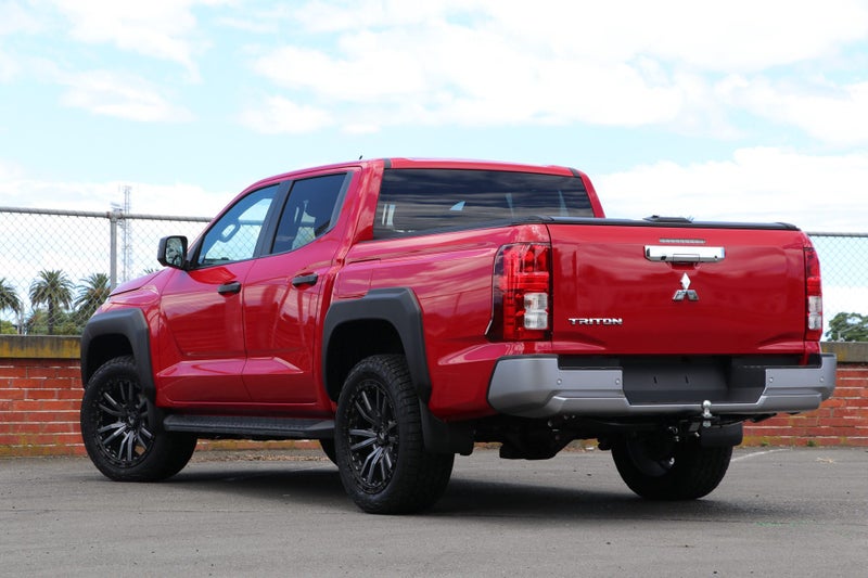 2026 Mitsubishi Triton GLX SPORT 4WD AUTO image 2