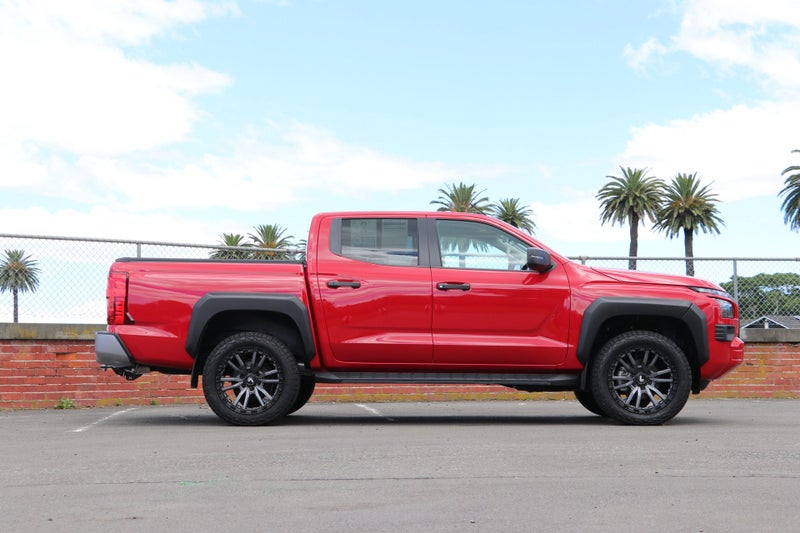 2026 Mitsubishi Triton GLX SPORT 4WD AUTO image 3