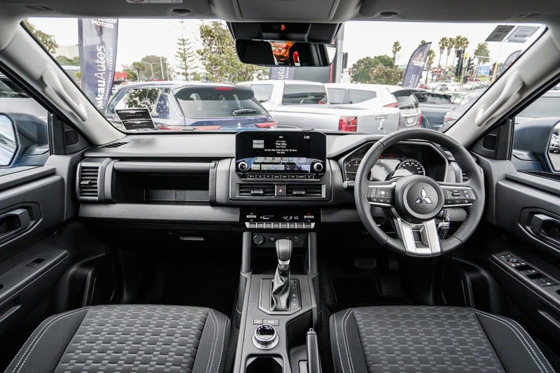 2026 Mitsubishi Triton GLX SPORT 4WD DC WS image 4