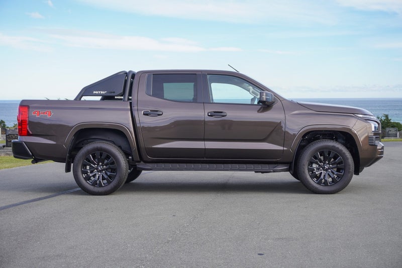 2026 Mitsubishi Triton GLX Sport 4x4 auto image 2