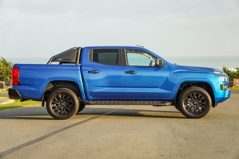 2026 Mitsubishi Triton GLX Sport 4x4 auto image 2