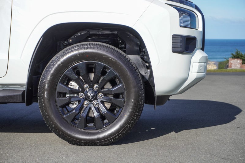 2026 Mitsubishi Triton GLX Sport 4x4 auto image 5