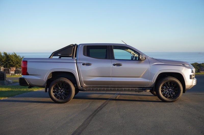 2026 Mitsubishi Triton GLX Sport 4x4 auto image 2