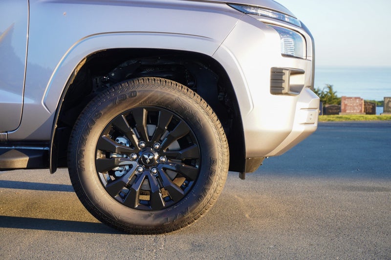 2026 Mitsubishi Triton GLX Sport 4x4 auto image 5