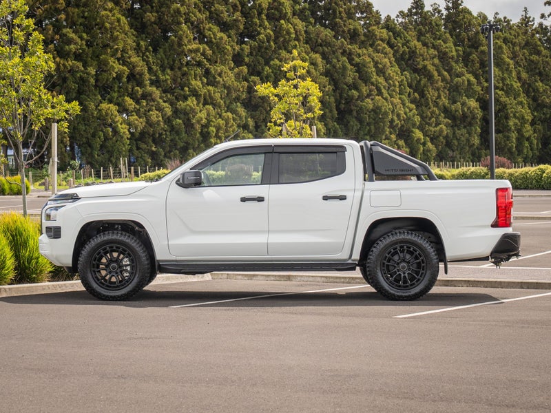 2026 Mitsubishi Triton GLX Sport DC WS 2.4D 4WD... image 5