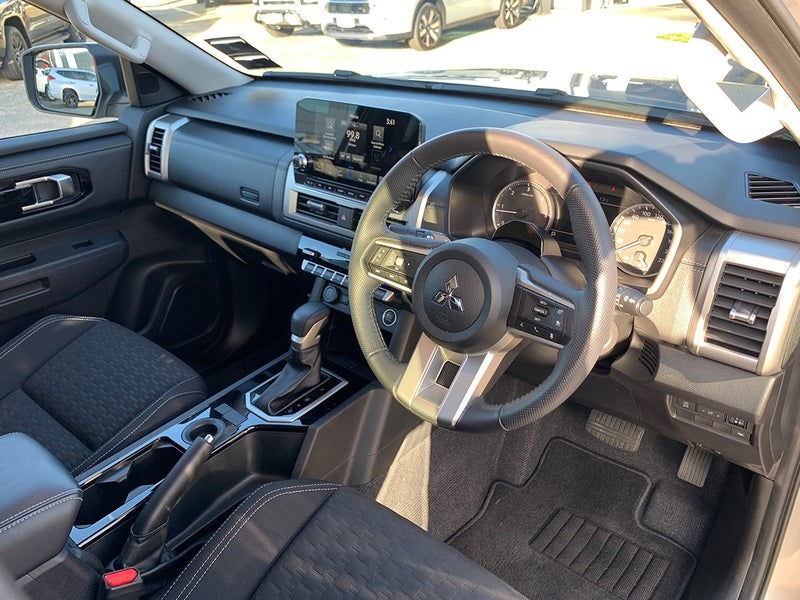 2026 Mitsubishi Triton GLXR 2.4L Bi-Turbo Diesel image 3
