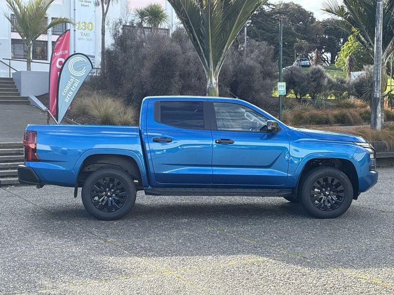 2026 Mitsubishi Triton GLXR 4WD 6AT image 3