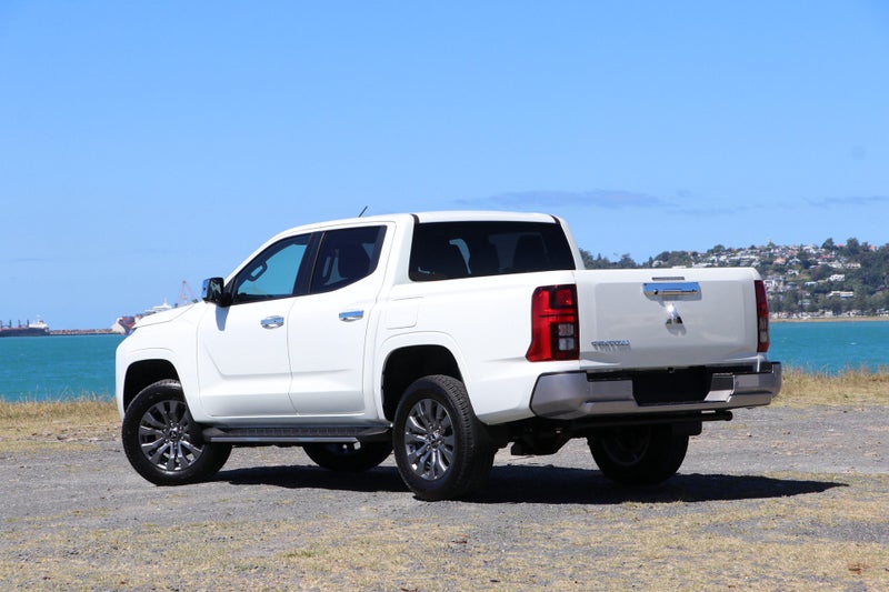 2026 Mitsubishi Triton GLXR 4WD AUTO image 2