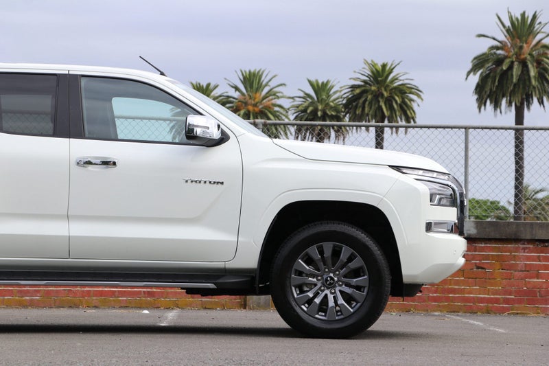 2026 Mitsubishi Triton GLXR 4WD AUTO image 4