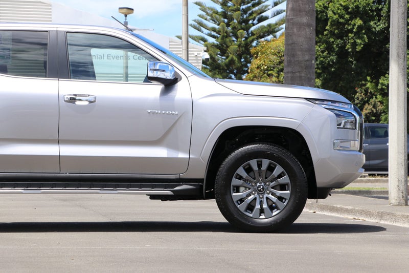 2026 Mitsubishi Triton GLXR 4WD AUTO image 5