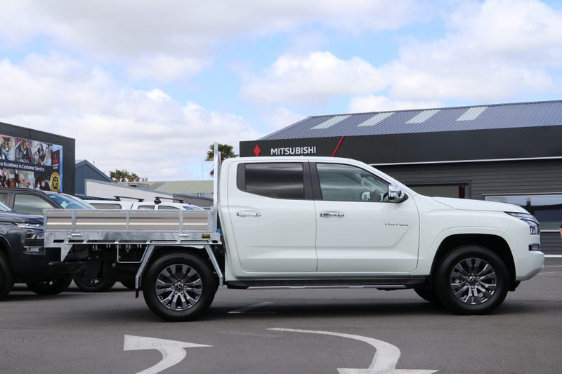 2026 Mitsubishi Triton GLXR 4WD Flat Deck image 3