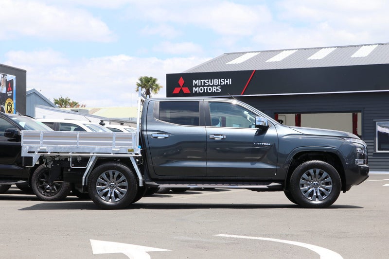 2026 Mitsubishi Triton GLXR 4WD Flat Deck image 3