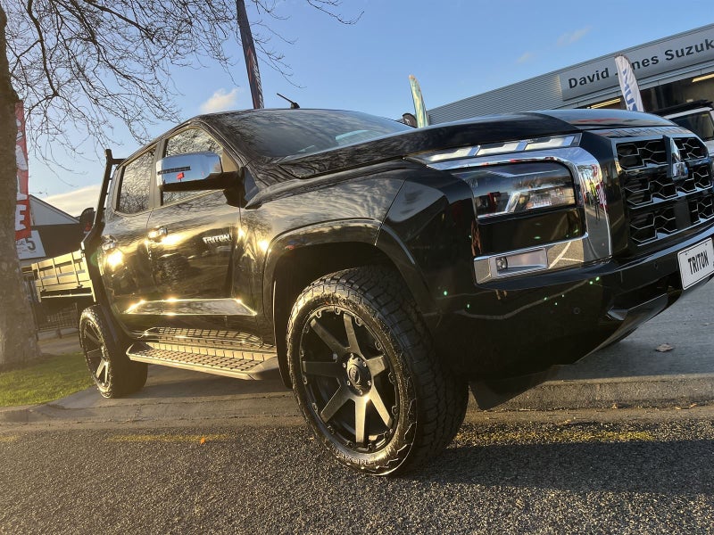2026 Mitsubishi Triton GLXR Flatdeck image 3
