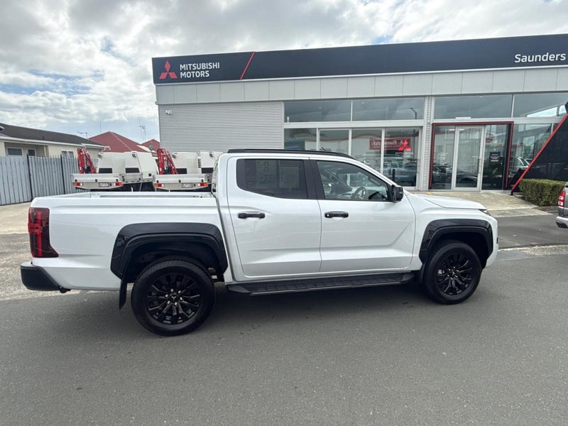 2026 Mitsubishi Triton VRX image 3