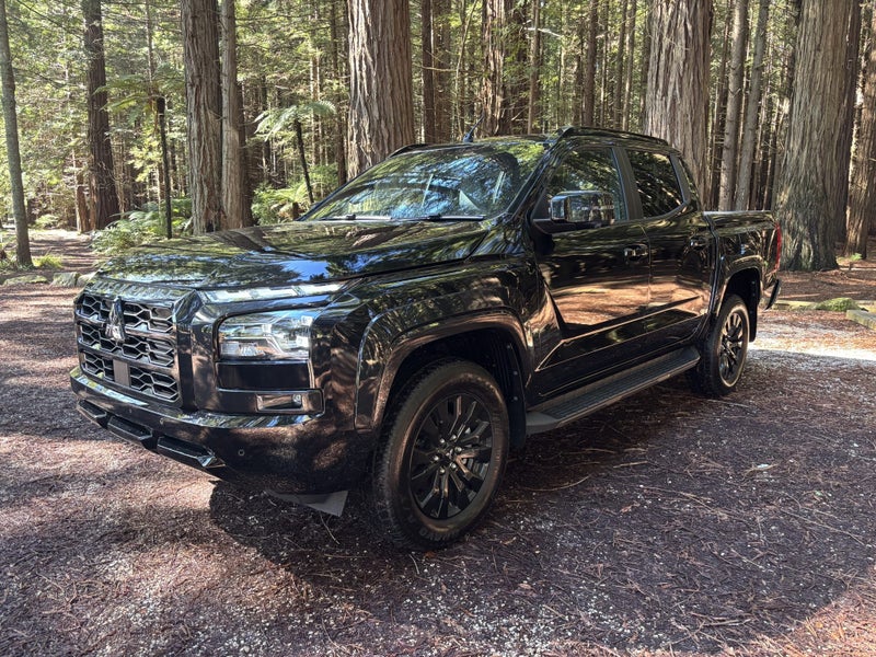 2026 Mitsubishi Triton VRX 4WD image 3