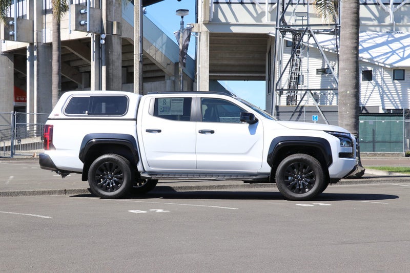 2026 Mitsubishi Triton VRX 4WD Auto image 3