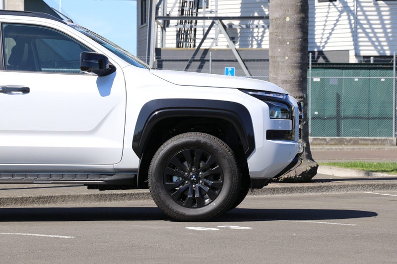 2026 Mitsubishi Triton VRX 4WD Auto image 4