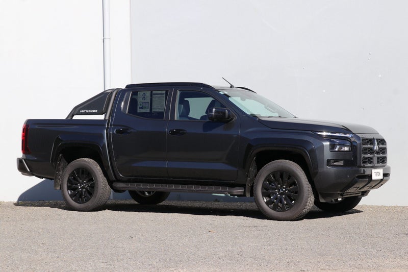 2026 Mitsubishi Triton VRX 4WD Auto image 3