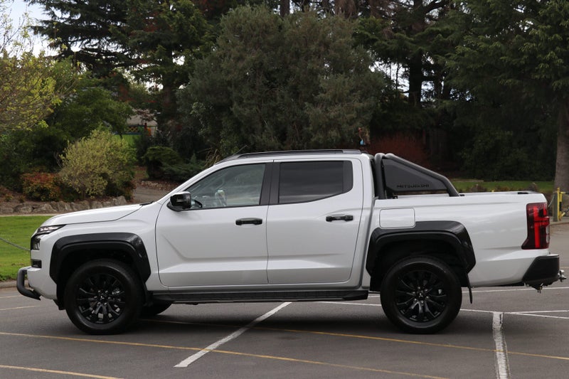 2026 Mitsubishi Triton VRX 4WD Auto image 3