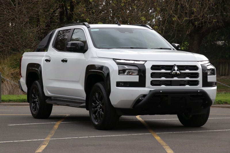 2026 Mitsubishi Triton VRX 4WD Auto image 4