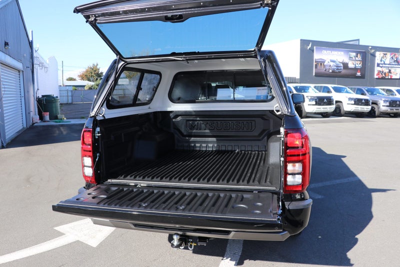 2026 Mitsubishi Triton VRX 4WD Auto image 4