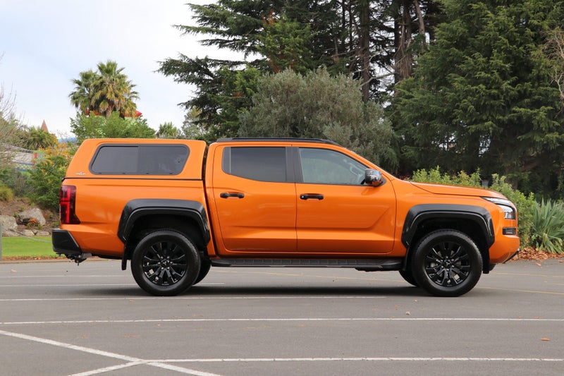 2026 Mitsubishi Triton VRX 4WD Auto image 3