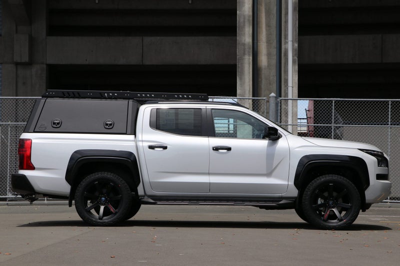 2026 Mitsubishi Triton VRX 4WD Auto image 3