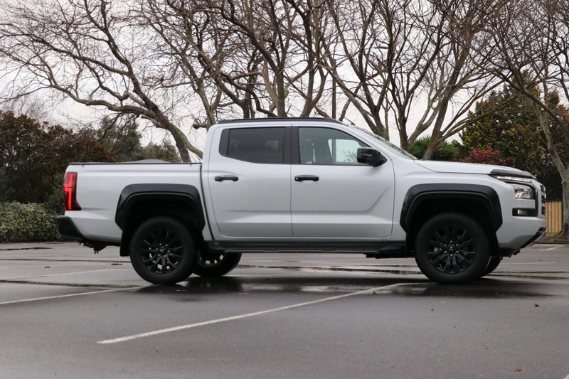2026 Mitsubishi Triton VRX 4WD Auto image 3