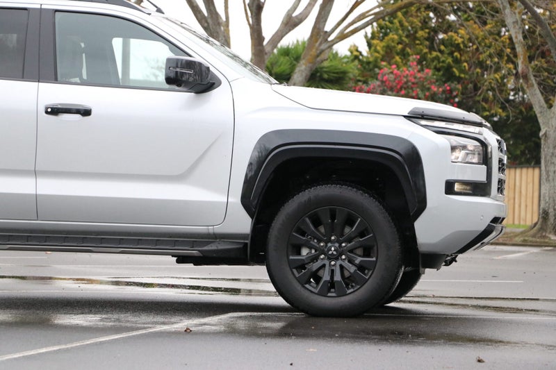2026 Mitsubishi Triton VRX 4WD Auto image 4