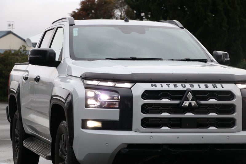 2026 Mitsubishi Triton VRX 4WD Auto image 5