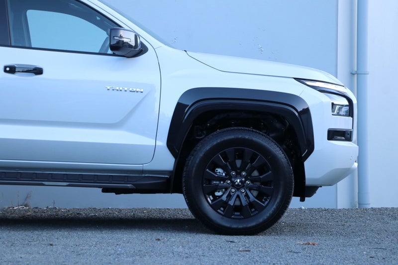 2026 Mitsubishi Triton VRX 4WD Flat Deck image 5
