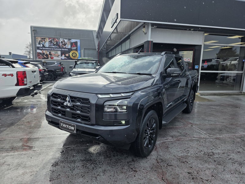 2026 Mitsubishi Triton VRX 4x4 image 3