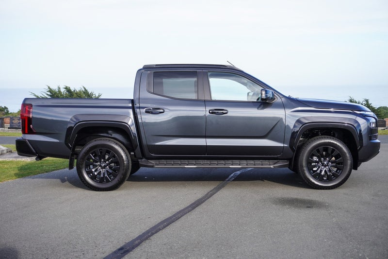2026 Mitsubishi Triton VRX 4x4 auto image 2