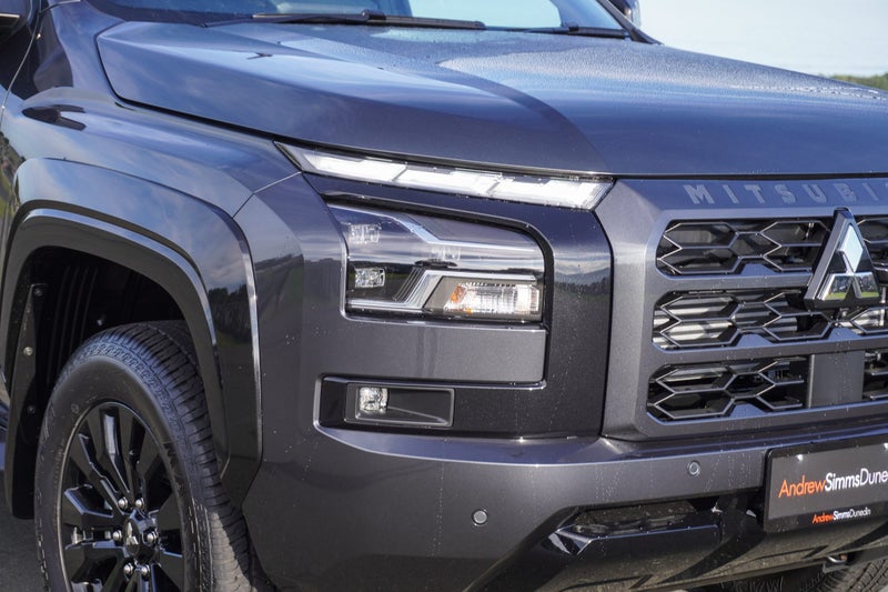 2026 Mitsubishi Triton VRX 4x4 auto image 4