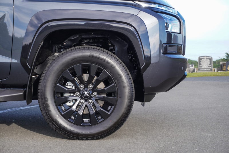 2026 Mitsubishi Triton VRX 4x4 auto image 5