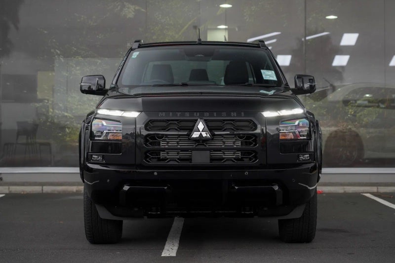 2026 Mitsubishi Triton VRX 4x4 auto image 4