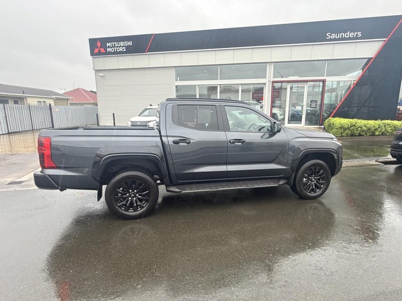 2026 Mitsubishi Triton VRX Black Edition image 3