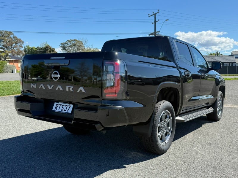 2026 Nissan Navara D27 ST-X 4x4 - image 4
