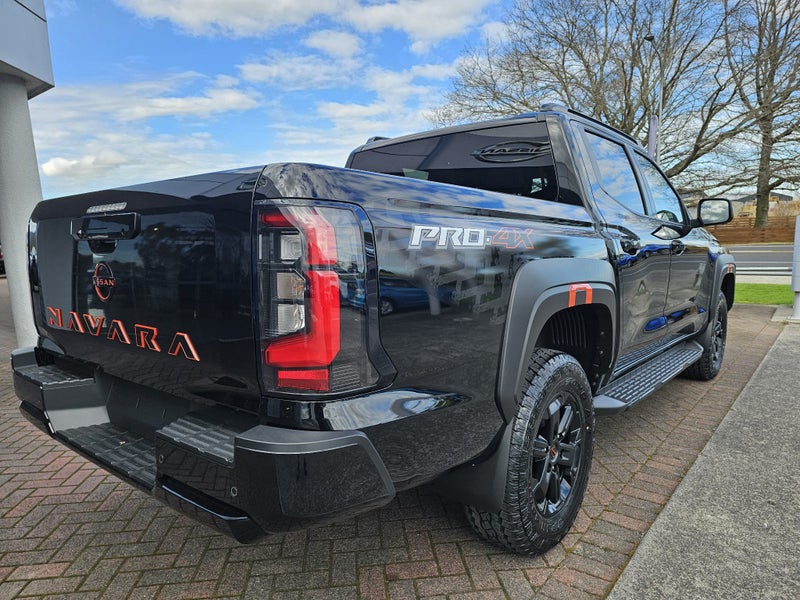 2026 Nissan Navara P4x image 3