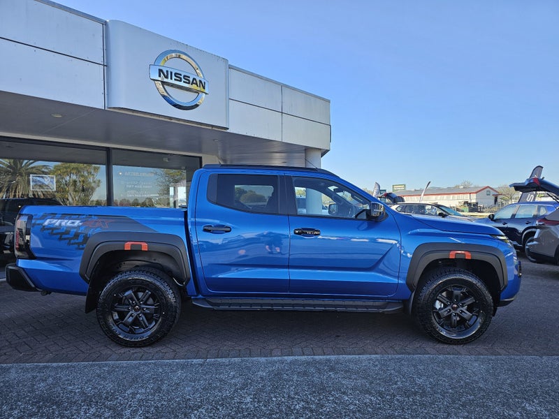 2026 Nissan Navara P4x image 2