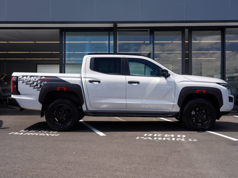 2026 Nissan Navara P4X 2.3D 4WD 4Dr Ute image 3