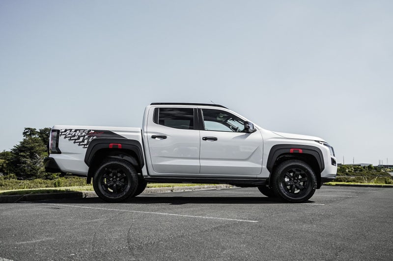 2026 Nissan Navara P4x 2.4D/4Wd/6At - 10-Year /... image 3