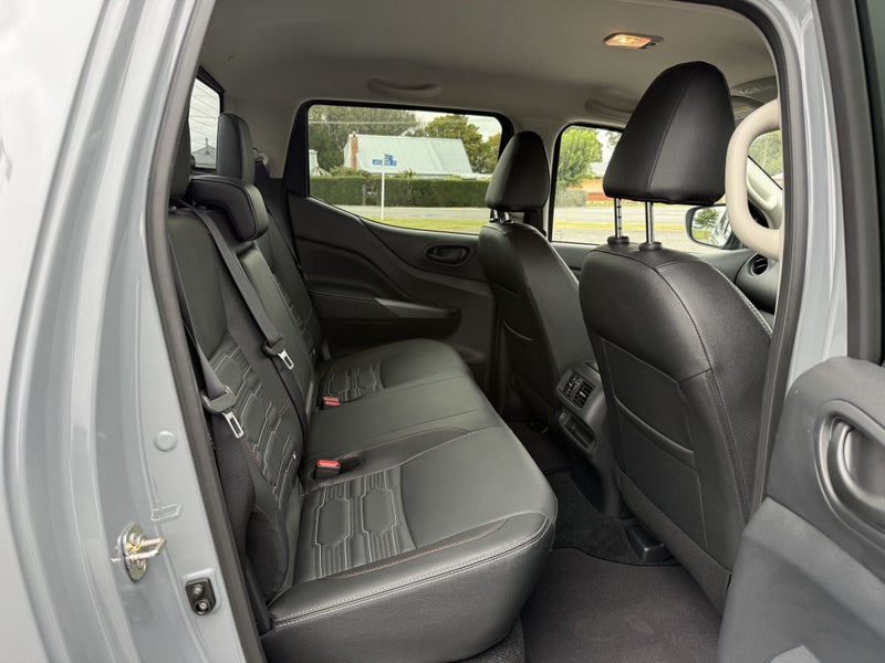 2026 Nissan Navara PRO-4X 2.3D 4WD 7A Double Cab - image 4
