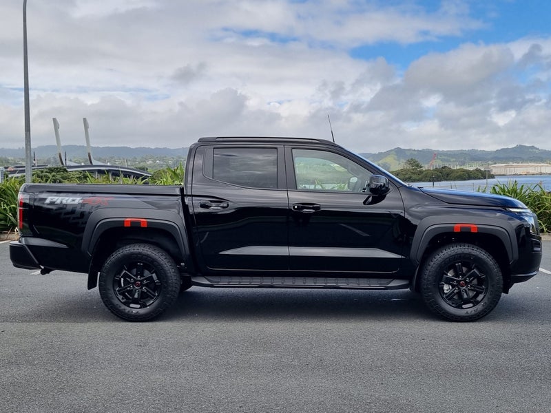 2026 Nissan Navara PRO 4X 2.4D 4WD 6 Speed Auto image 5