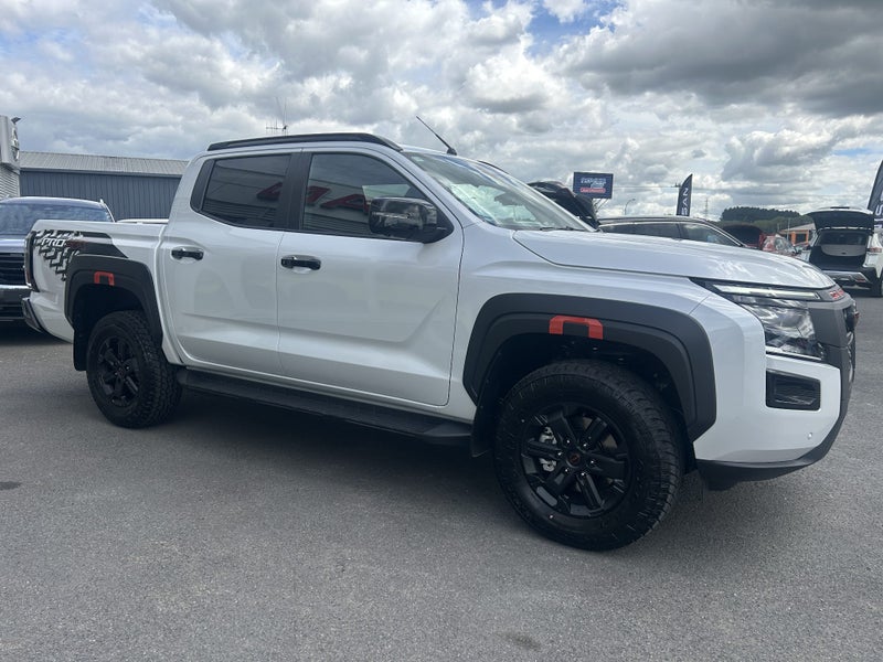 2026 Nissan Navara PRO-4X 4WD Auto image 3